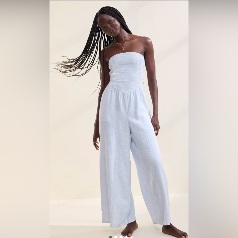 Aerie Strapless Blue & White Striped Jumpsuit
Size Medium